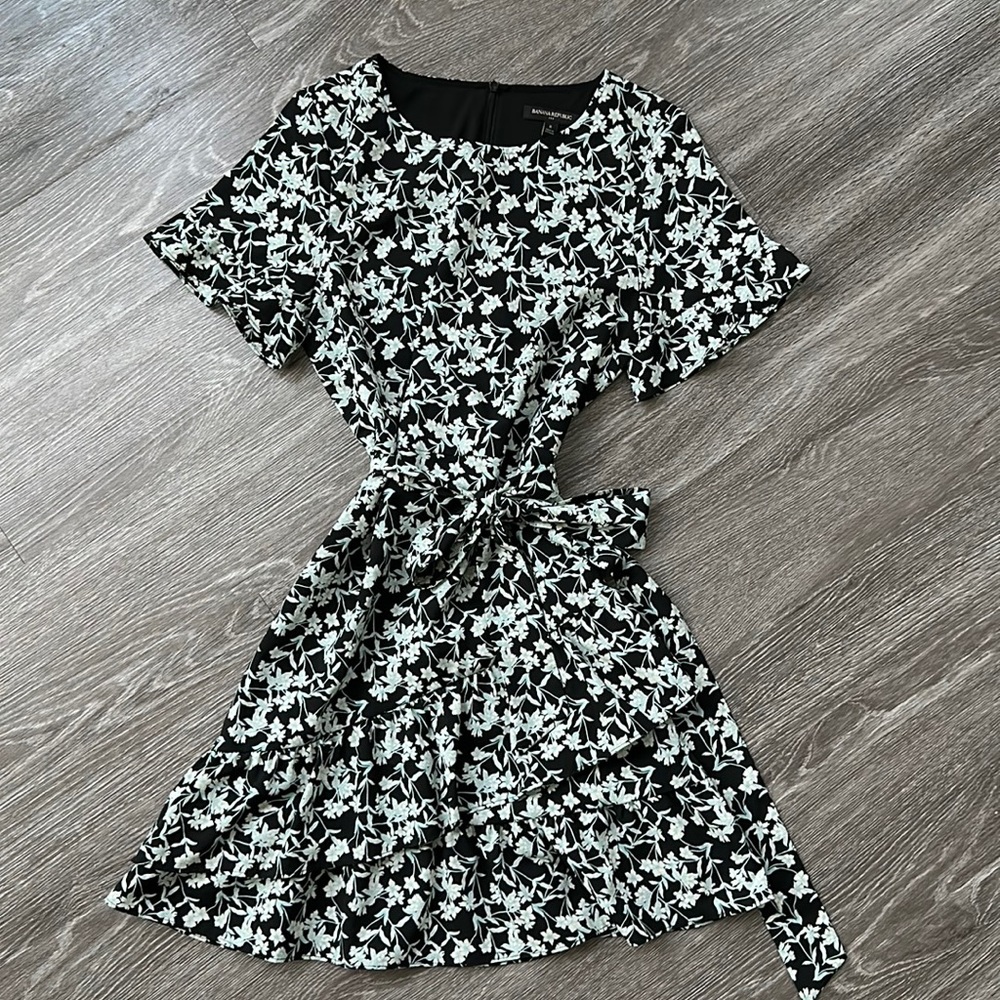 Banana Republic Dress - M